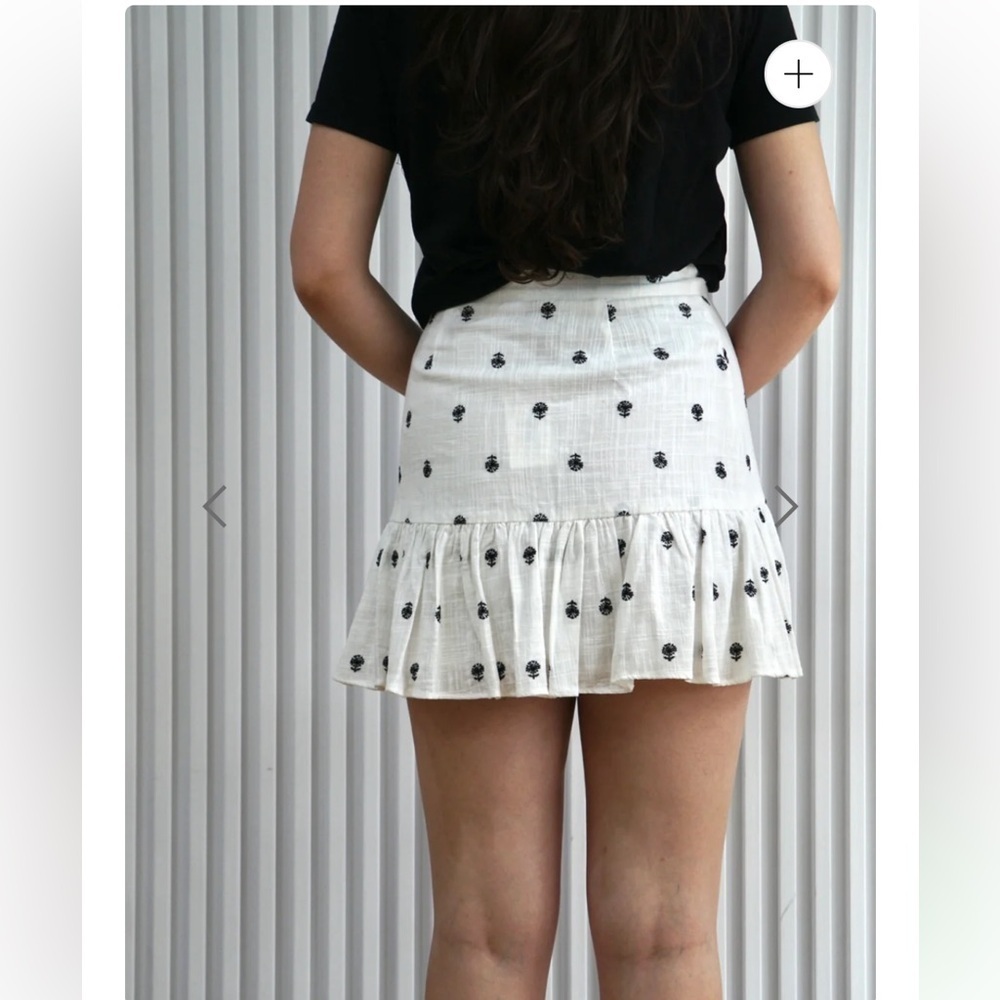 A Loves A White Floral Embroidered Mini Skirt Women’s Size 0 - Picture 2 of 15